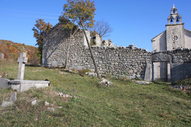 Nekropola sa stećcima i pravoslavna crkva Sv kneza Lazara (grobna crkva kneza Vlađa Bijelića) u Vlahovićima, historijsko područje